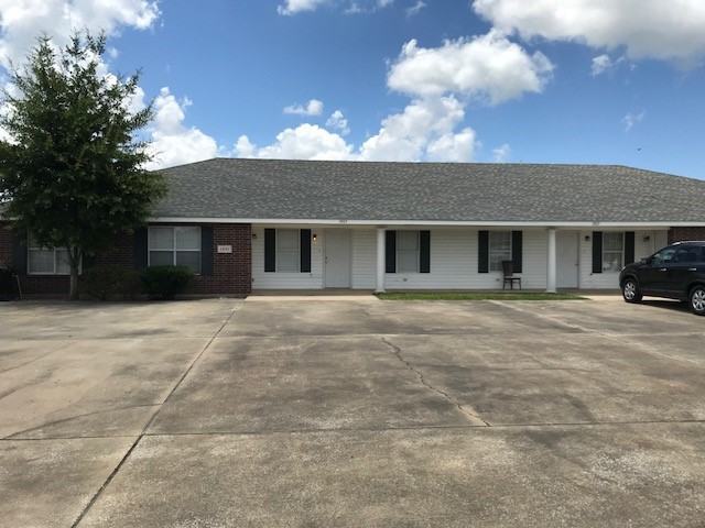 1803 N Tallowood Dr - Photo 2 of 14