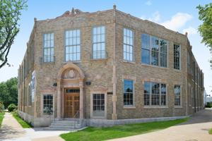 featured image of 3200 Gillham Rd