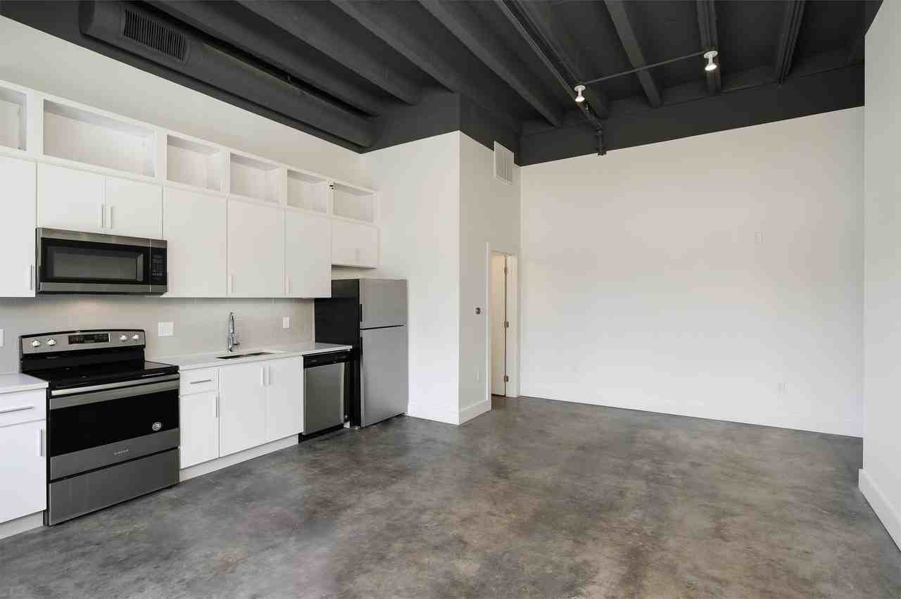 3200 Gillham Rd - Photo 7 of 14