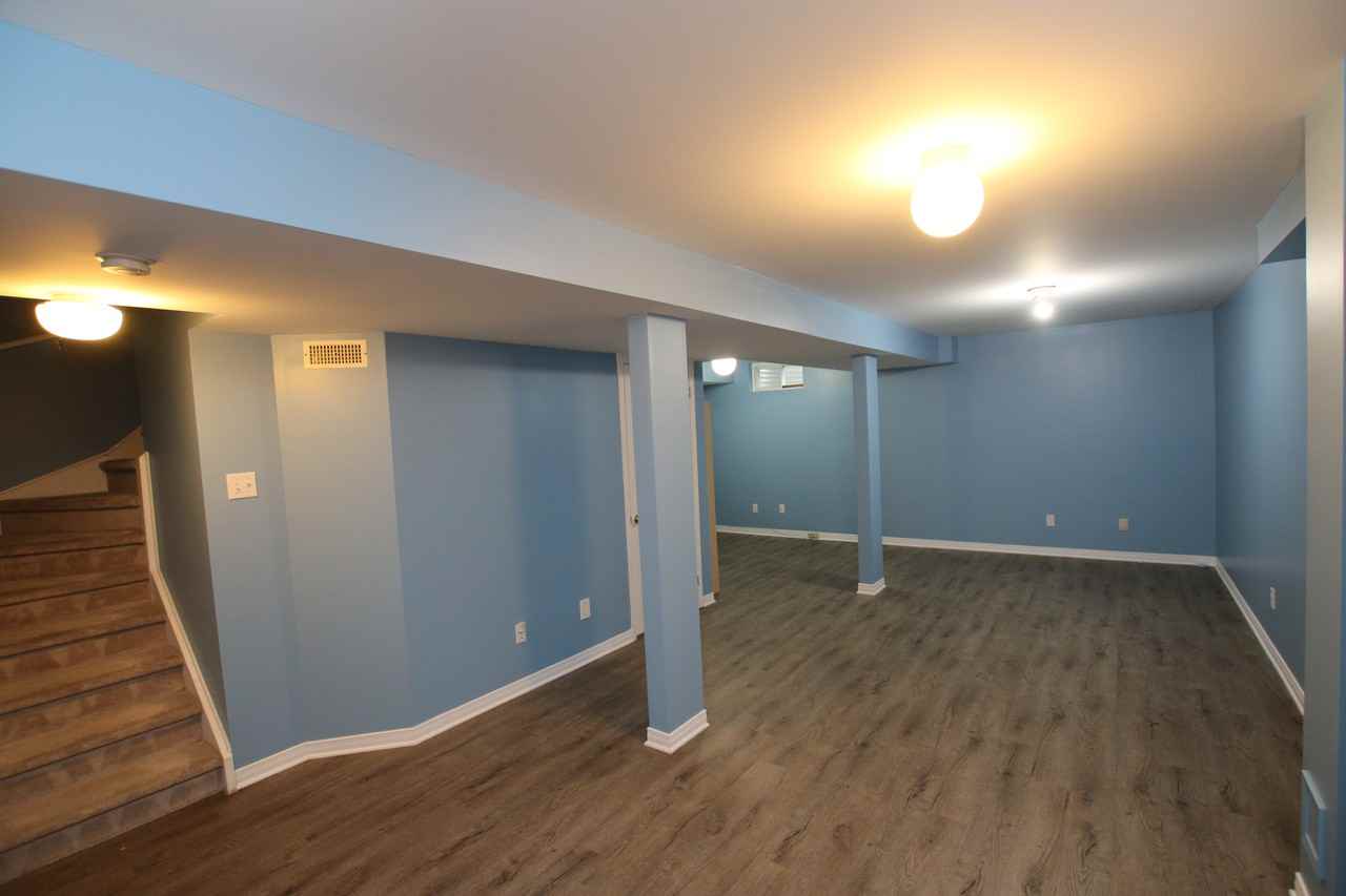 50 Thornbury Cres - Photo 3 of 27