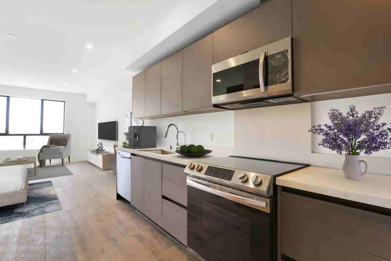 E on Harvard - Photo 3 of 10