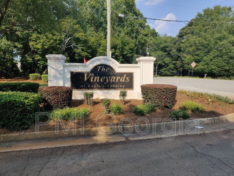 1311 Vine Cir - Photo 2 of 26