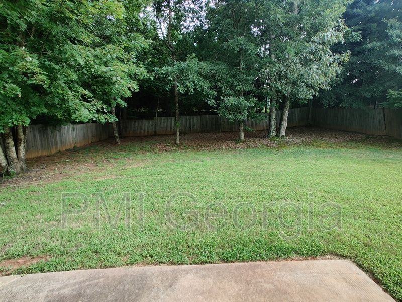 1311 Vine Cir - Photo 3 of 26