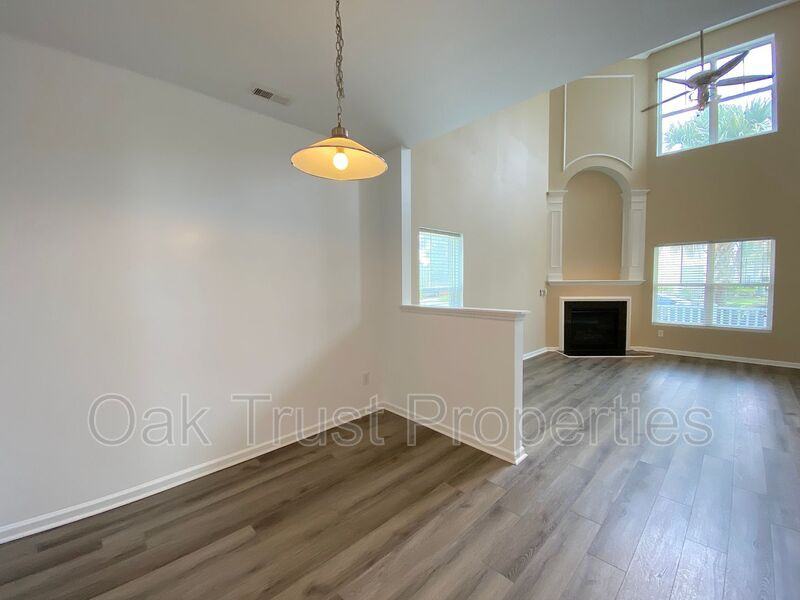 7402 Northgate Dr - Photo 3 of 21