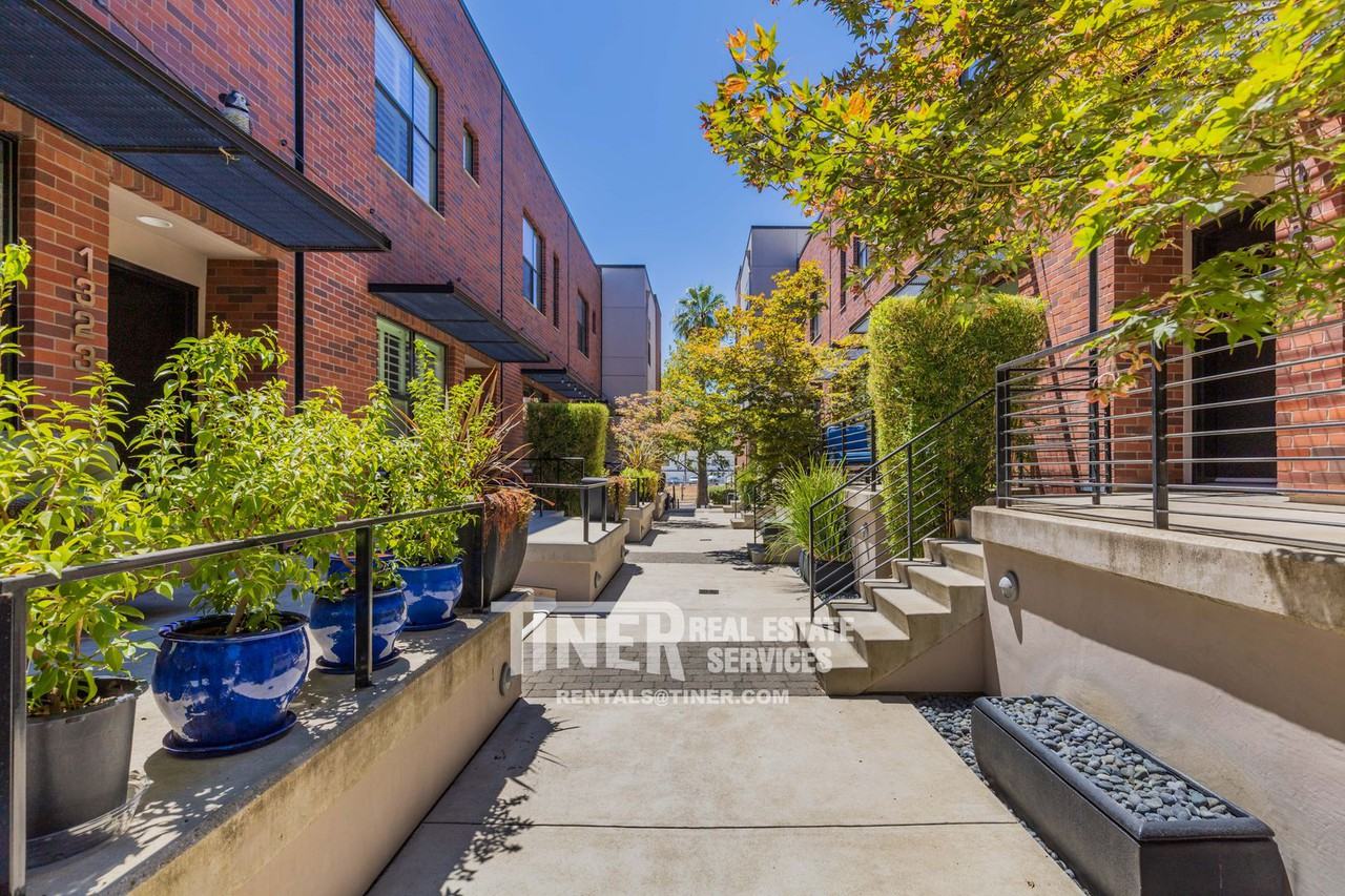 1322 E Sutter Walk - Photo 4 of 29