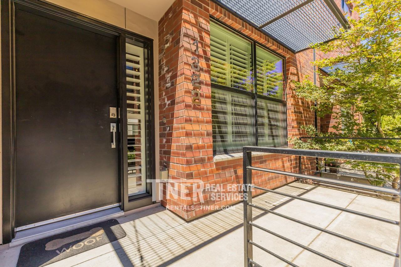 1322 E Sutter Walk - Photo 5 of 29