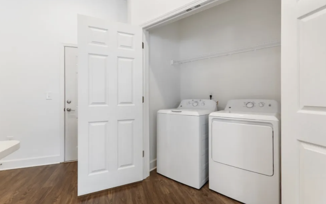 One Bed Unit in Decatur - Photo 3 of 6