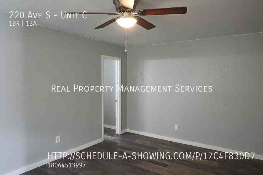 220 Avenue S #C - Photo 2 of 5