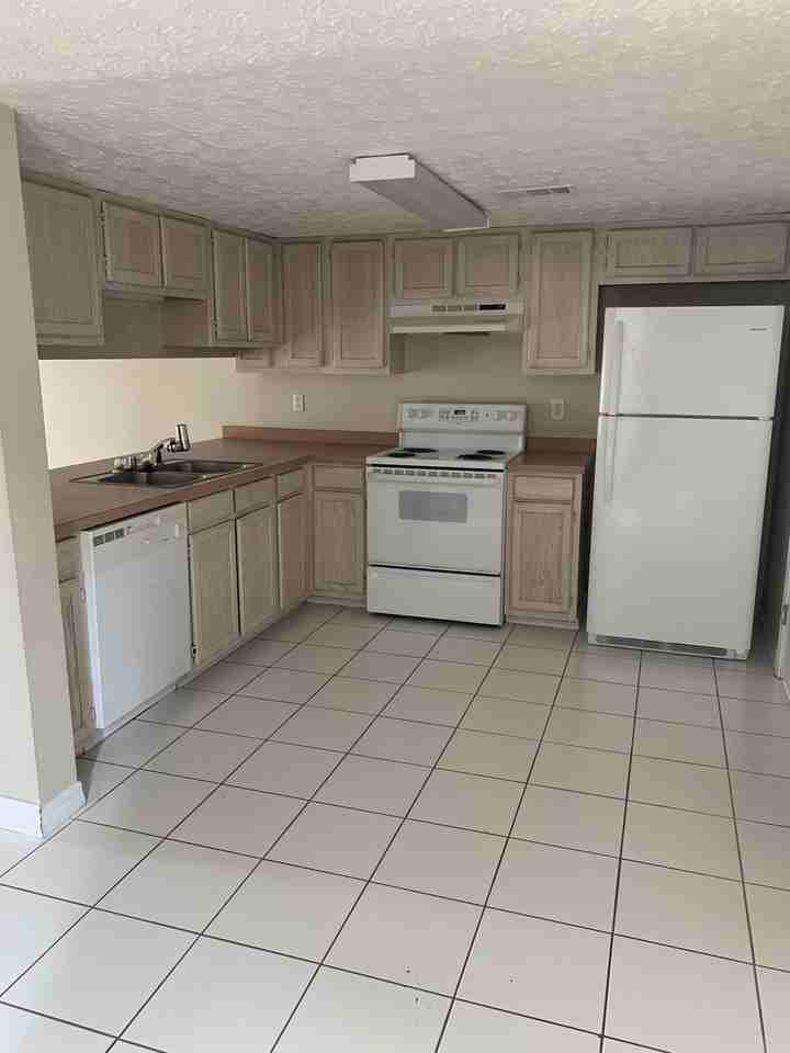 33 Chatelaine Cir Se #1 - Photo 3 of 12