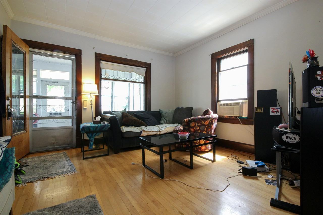 1091 12th Ave Se #1 - Photo 3 of 39