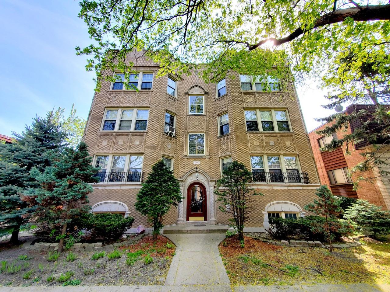6139 N Francisco Ave #2s