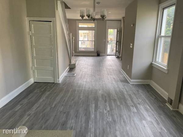 2401 Baker St - Photo 2 of 4