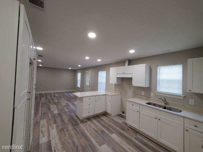 802 Bilbo St - Photo 2 of 8