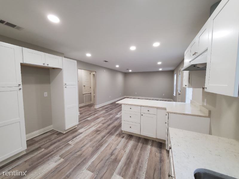802 Bilbo St - Photo 3 of 8