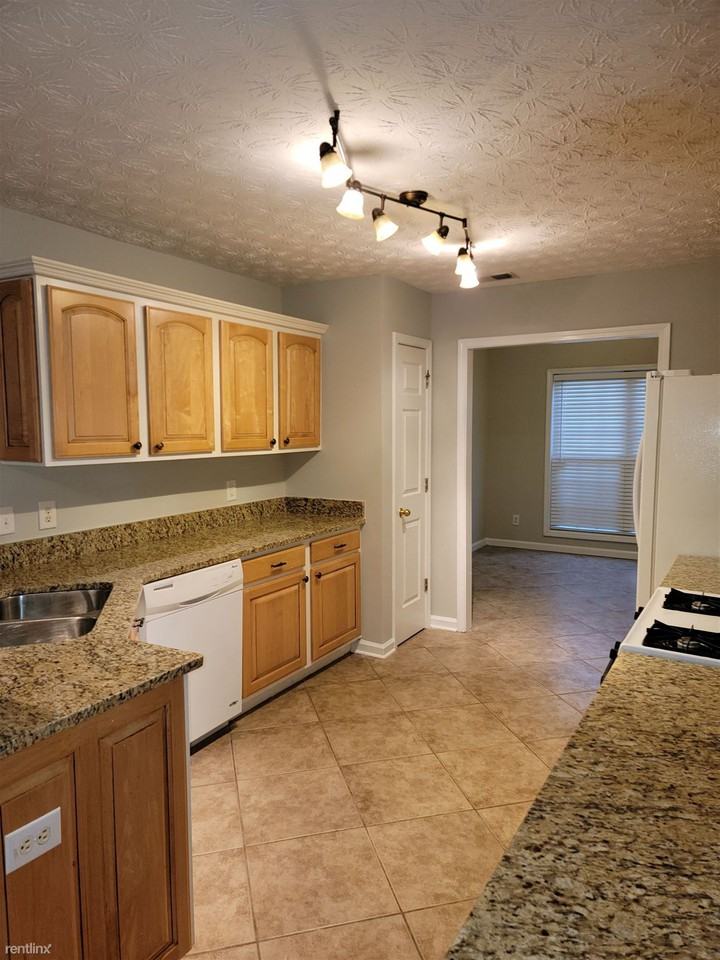 475 Ellesmere Way - Photo 3 of 39