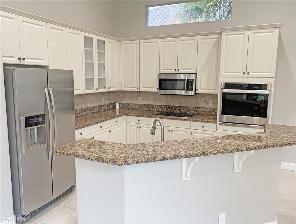 7441 Nw 115th Ter - Photo 2 of 12