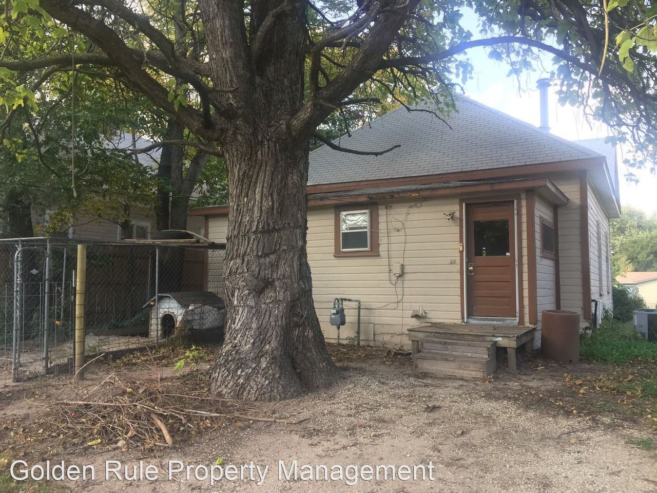 405 W Main St - Photo 3 of 15