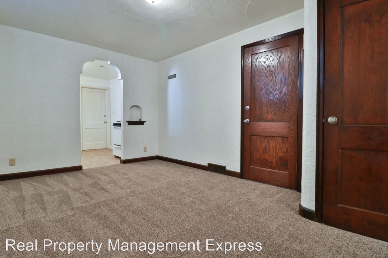 619 W 12th St. - Photo 3 of 9