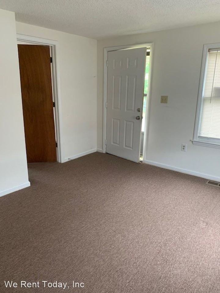 110 S Raleigh St - Photo 2 of 5