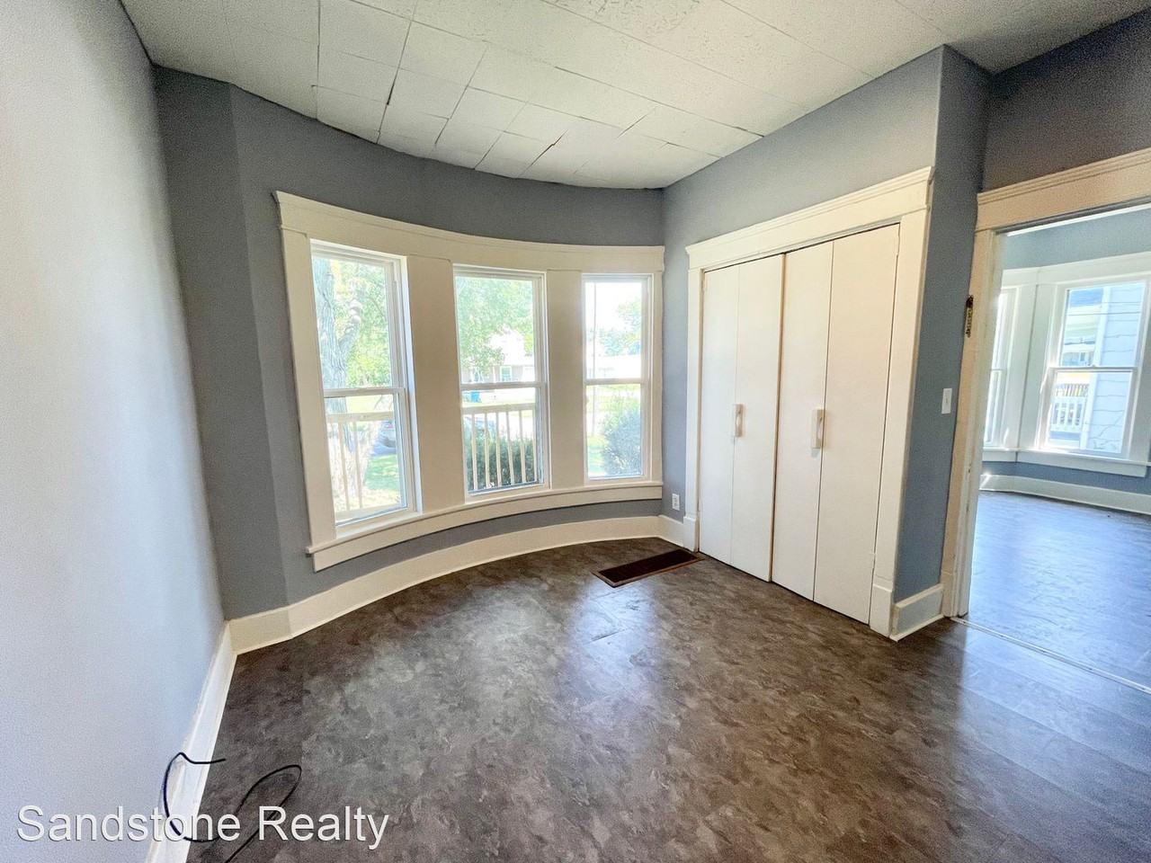 1019 W 10th Street - Photo 2 of 15