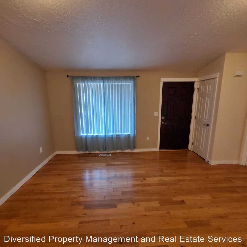 629 Whirlwind Dr Ne - Photo 2 of 21