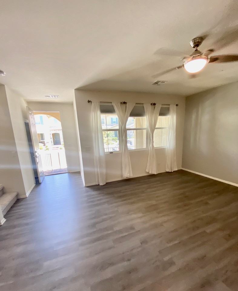 2879 Cabrillo Terrace St - Photo 3 of 21