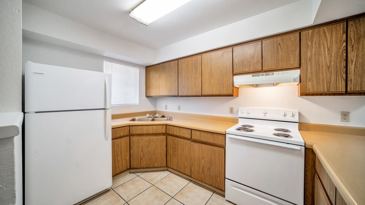 1366 North Riverview Boulevard - Photo 2 of 14