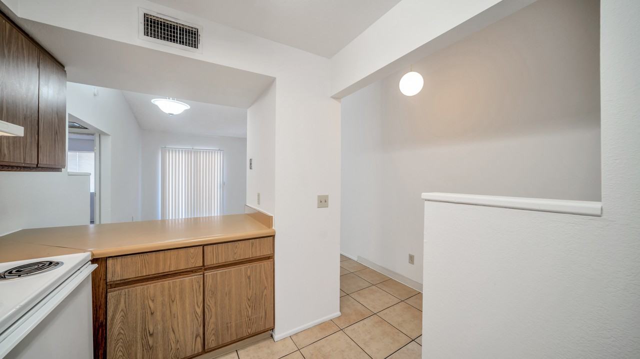 1366 North Riverview Boulevard - Photo 3 of 14