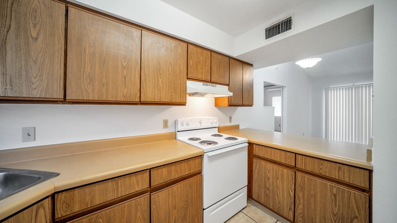 1366 North Riverview Boulevard - Photo 4 of 14