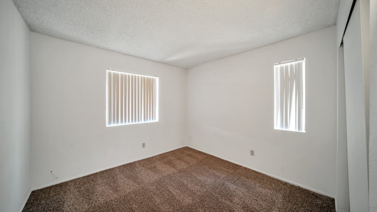 1366 North Riverview Boulevard - Photo 7 of 14