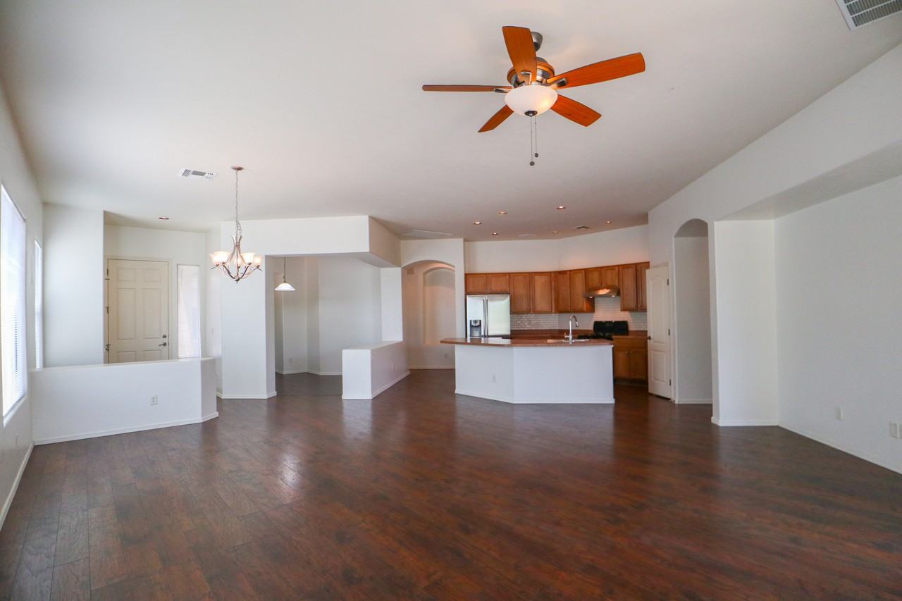 1022 W Blue Crest Dr - Photo 3 of 25
