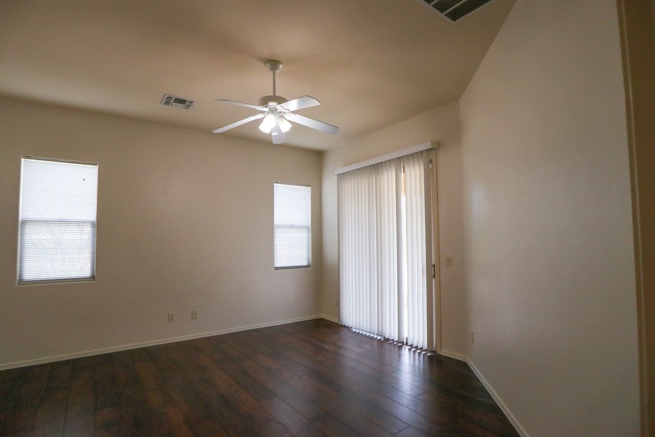 1022 W Blue Crest Dr - Photo 4 of 25