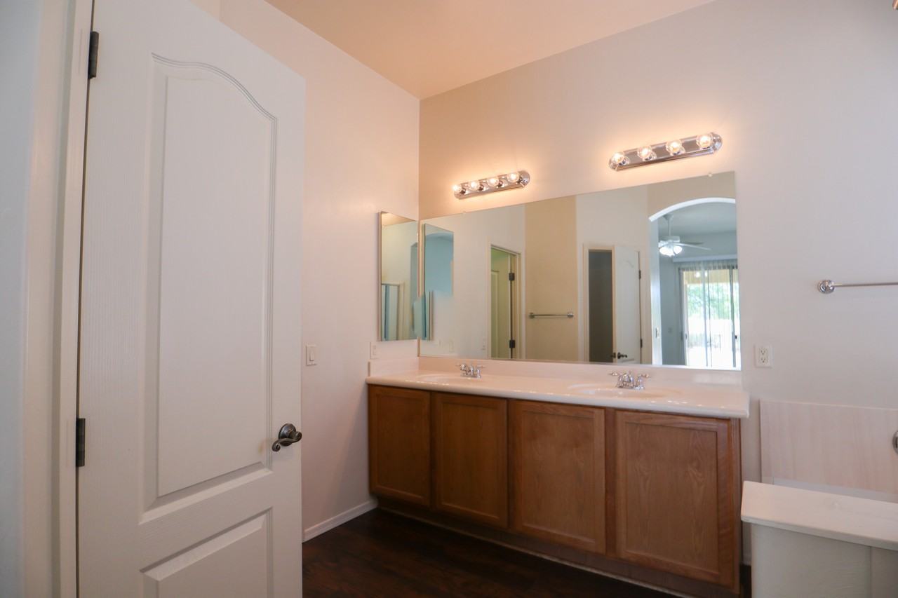 1022 W Blue Crest Dr - Photo 6 of 25