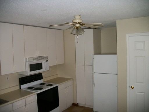 4710 S Pointe Dr - Photo 3 of 8