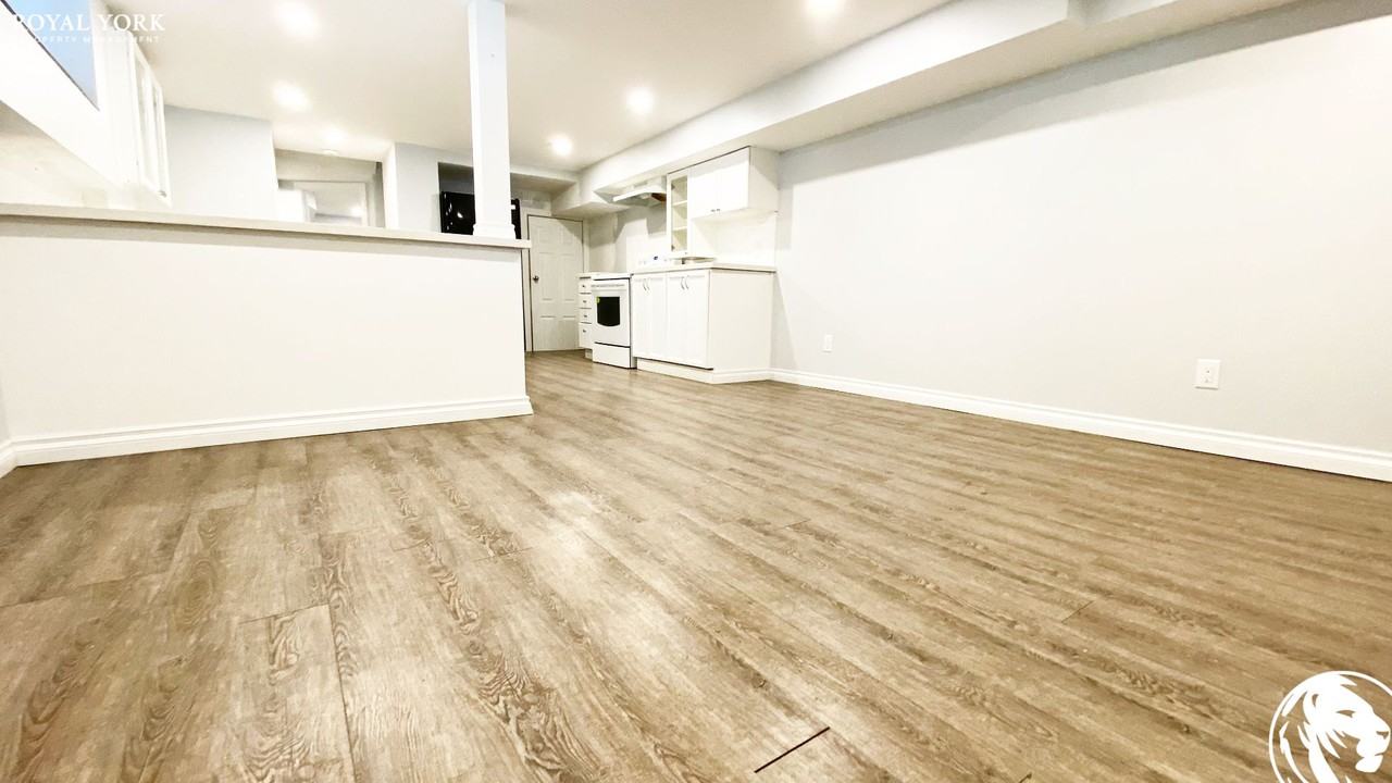 139 Wilson Rd N - Photo 2 of 12