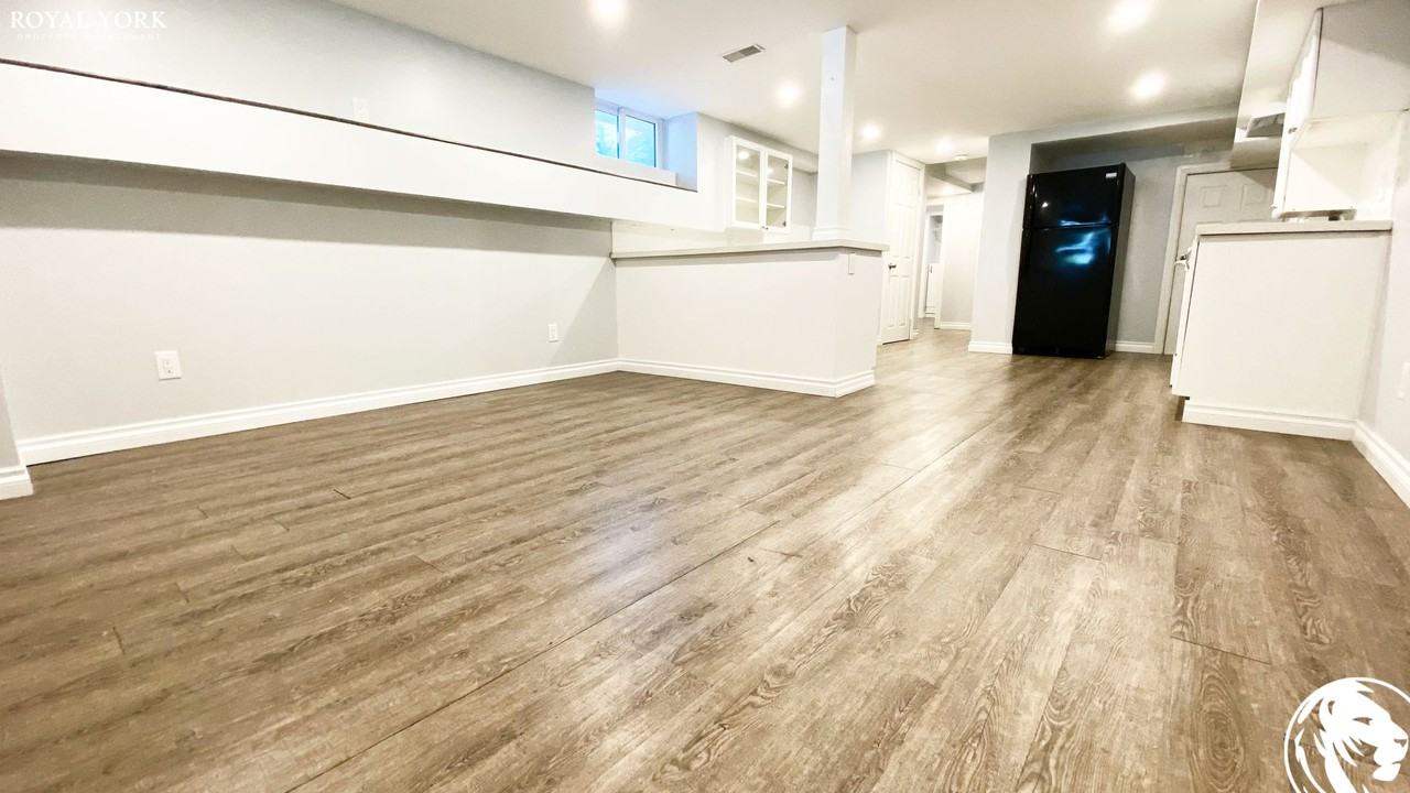 139 Wilson Rd N - Photo 3 of 12