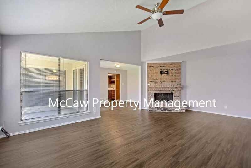 2221 Jackson Cir - Photo 2 of 10