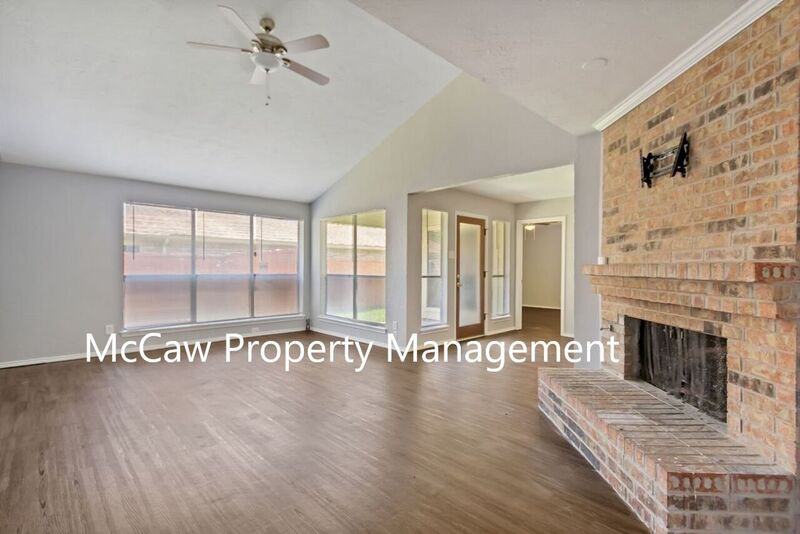2221 Jackson Cir - Photo 3 of 10