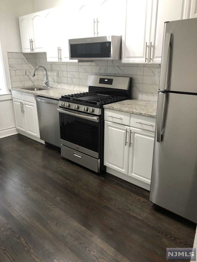 303 Hamilton Pl Apt C4 - Photo 3 of 15