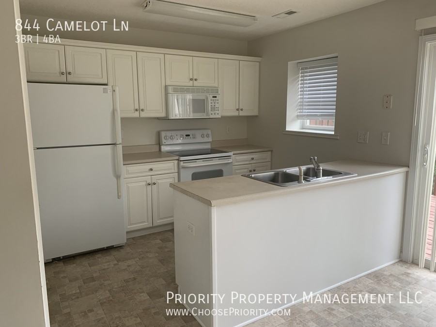 844 Camelot Ln - Photo 2 of 18