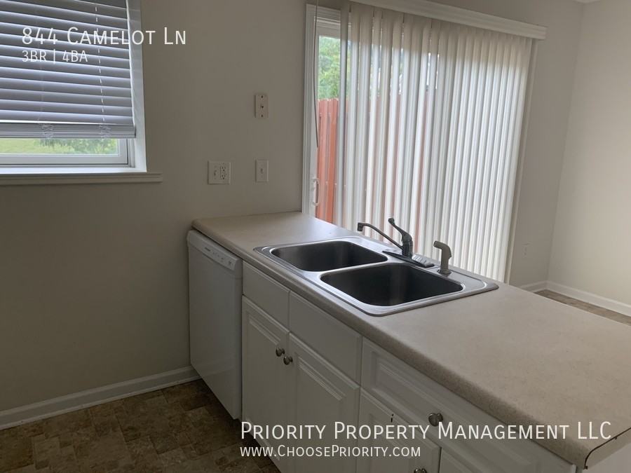 844 Camelot Ln - Photo 3 of 18