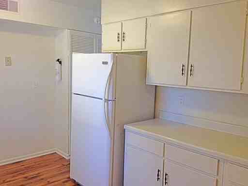 407 College St #6 - Photo 3 of 10