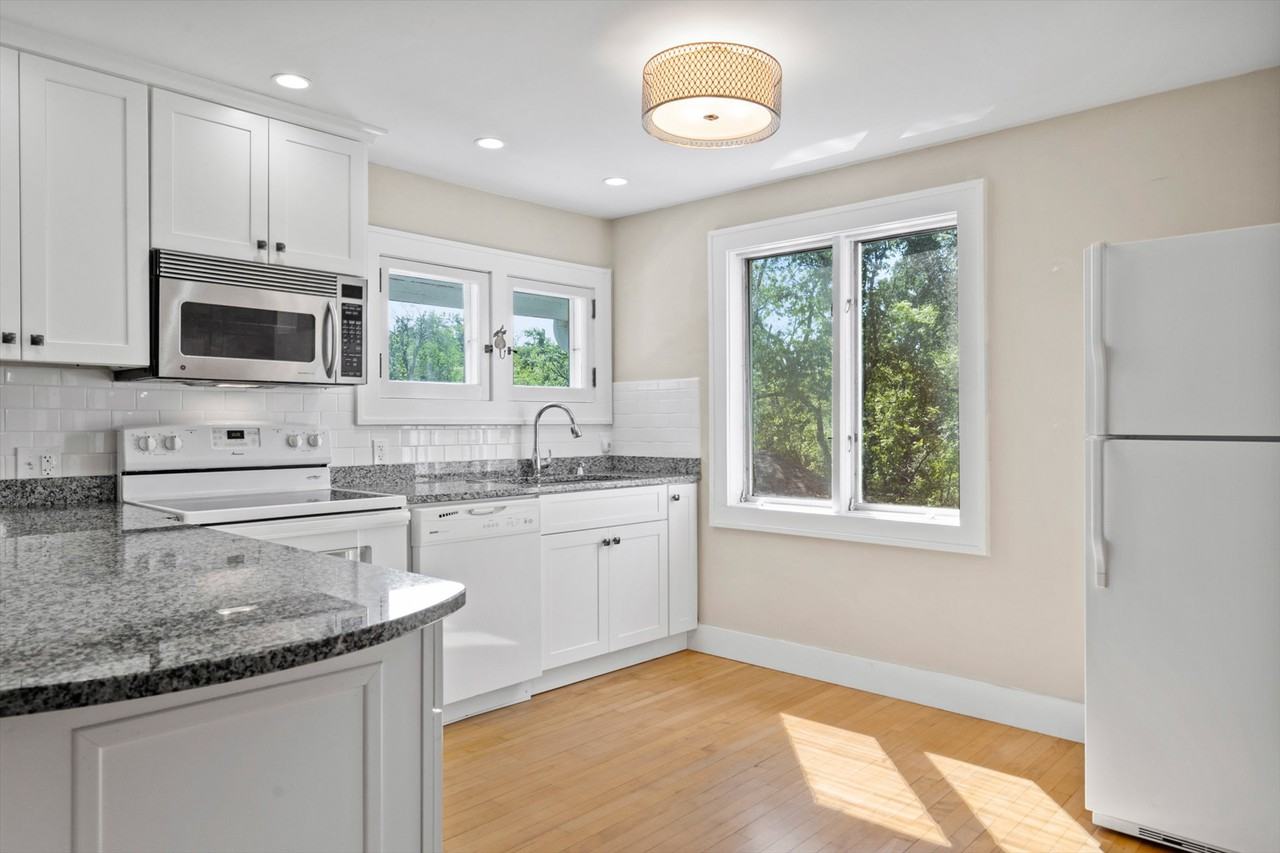 108 Green Bay Rd - Photo 2 of 18