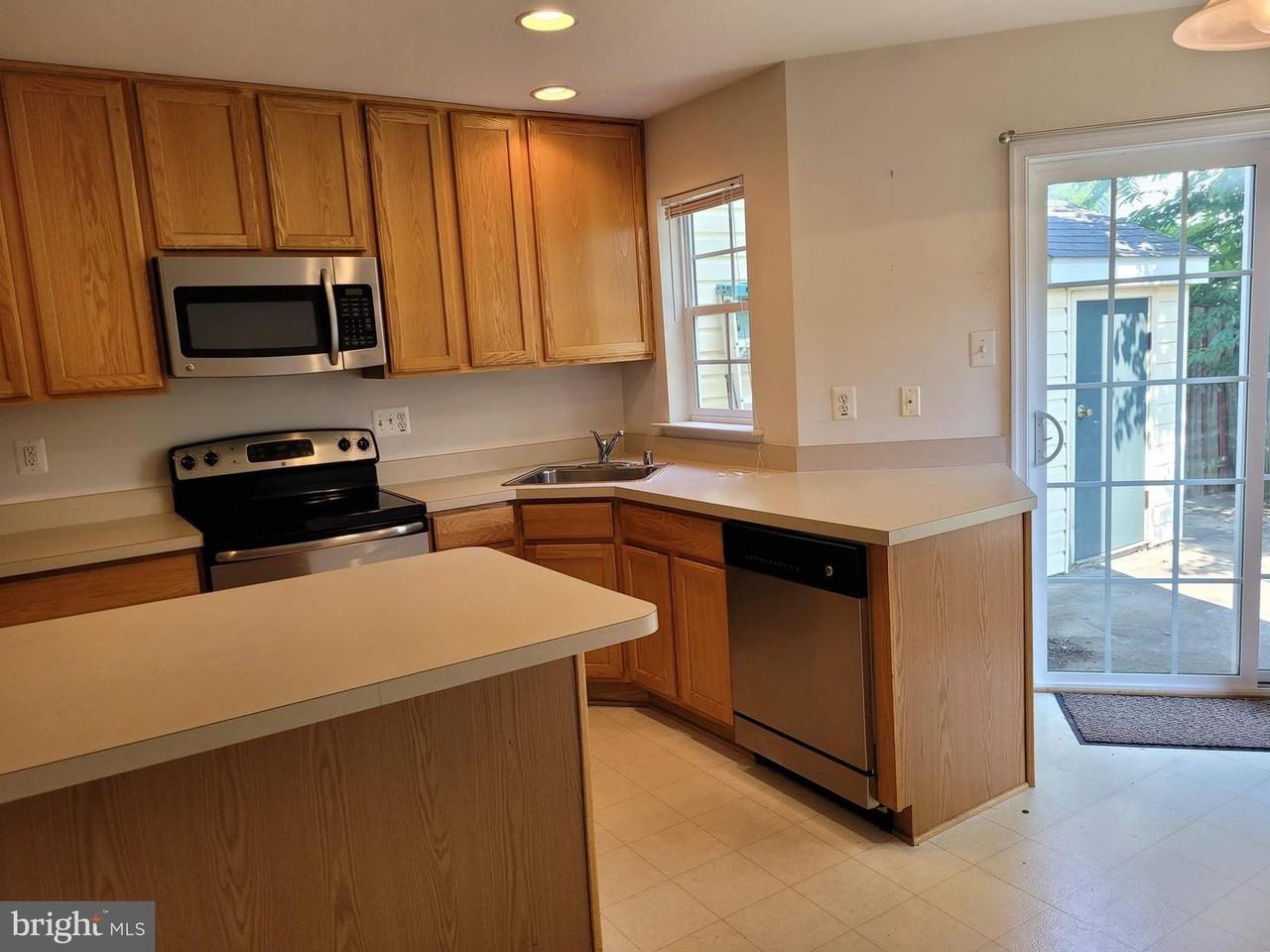 622 Tivoli Road - Photo 4 of 10