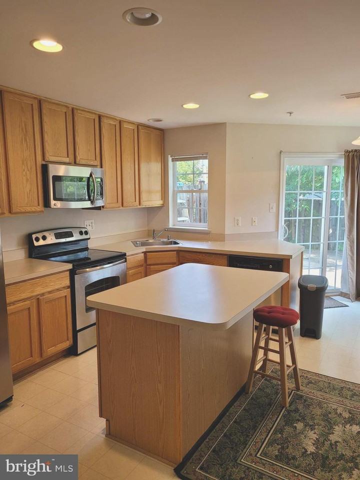 622 Tivoli Road - Photo 6 of 10