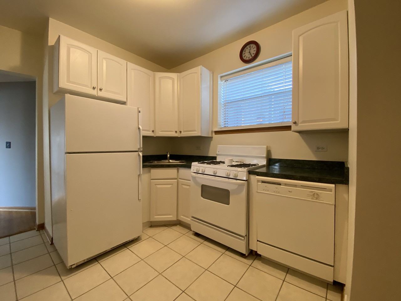 2960 W Montrose Ave #3 - Photo 2 of 23