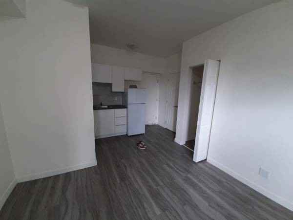 2390 Avenue Madison #304 — photo 2