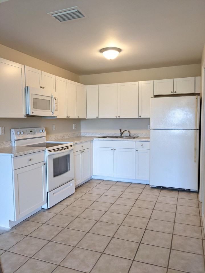 1129 Graystone Ave #1129 - Photo 2 of 11