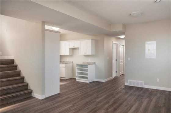 11206 98 St #B - Photo 2 of 9