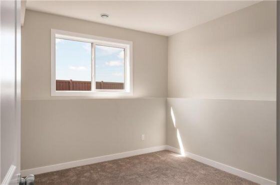 11206 98 St #B - Photo 3 of 9